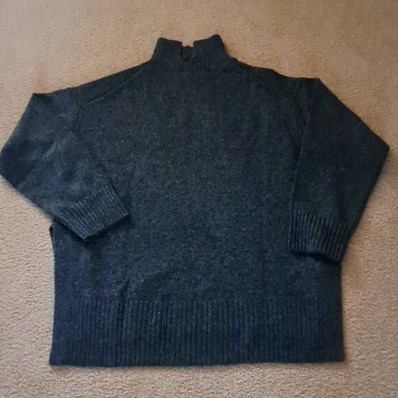 LARGE HM Oversized Sweater. - Picture 2 of 10